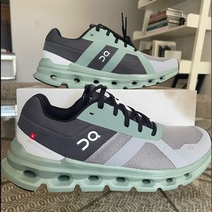 BRAND NEW • On CLOUDRUNNER • Rubber Trimmed Sneakers • Size 8 •